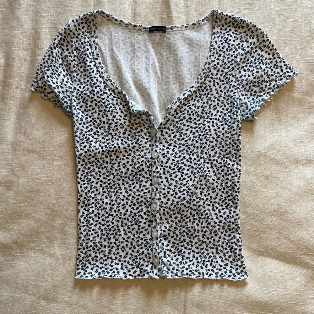 Brandy Melville Black and White Floral Fitted Buttoned Tee